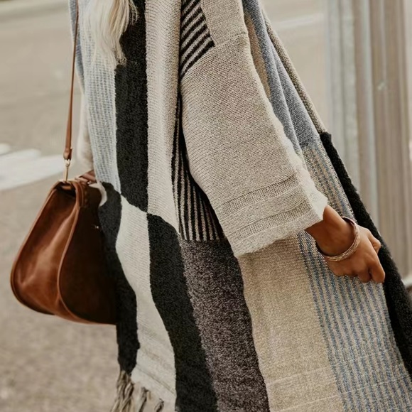 Color Block Open Front Cardigan Fringe Hem - Picture 3 of 6